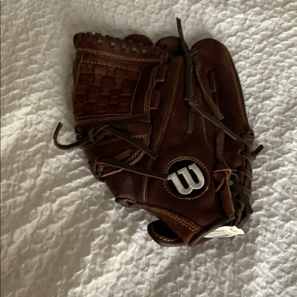 Wilson A800 softball glove 12”